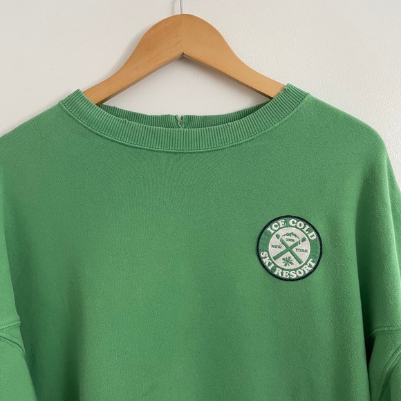 Aerie The Chill Sweatshirt Green Ice Cold Ski Resort Patches Womens Medium - Picture 3 of 11